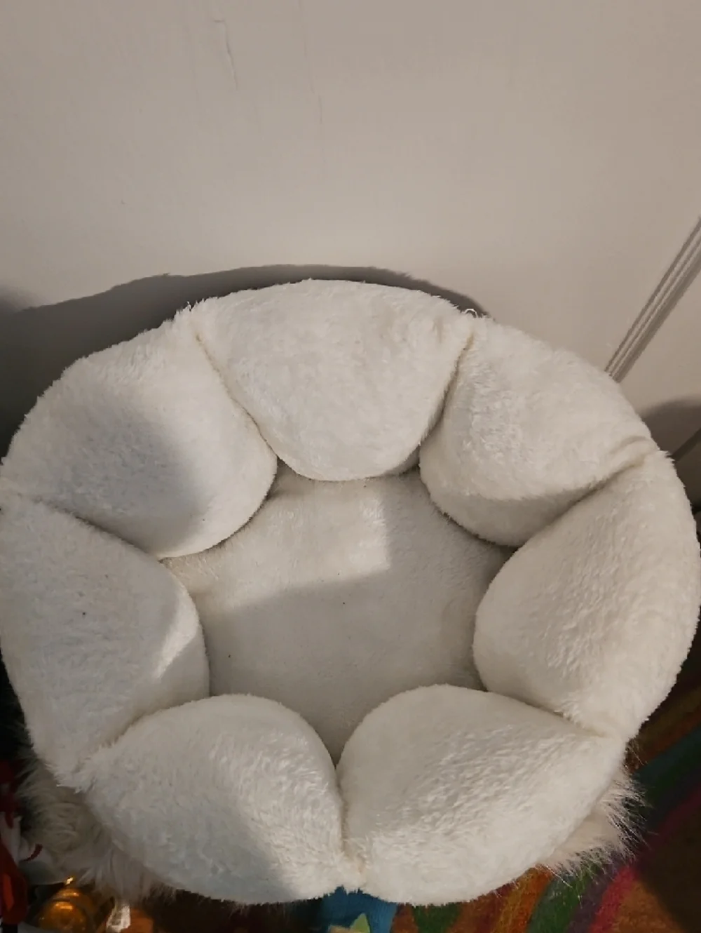 Plush Round Pet Bed in Cream and Light Gray
